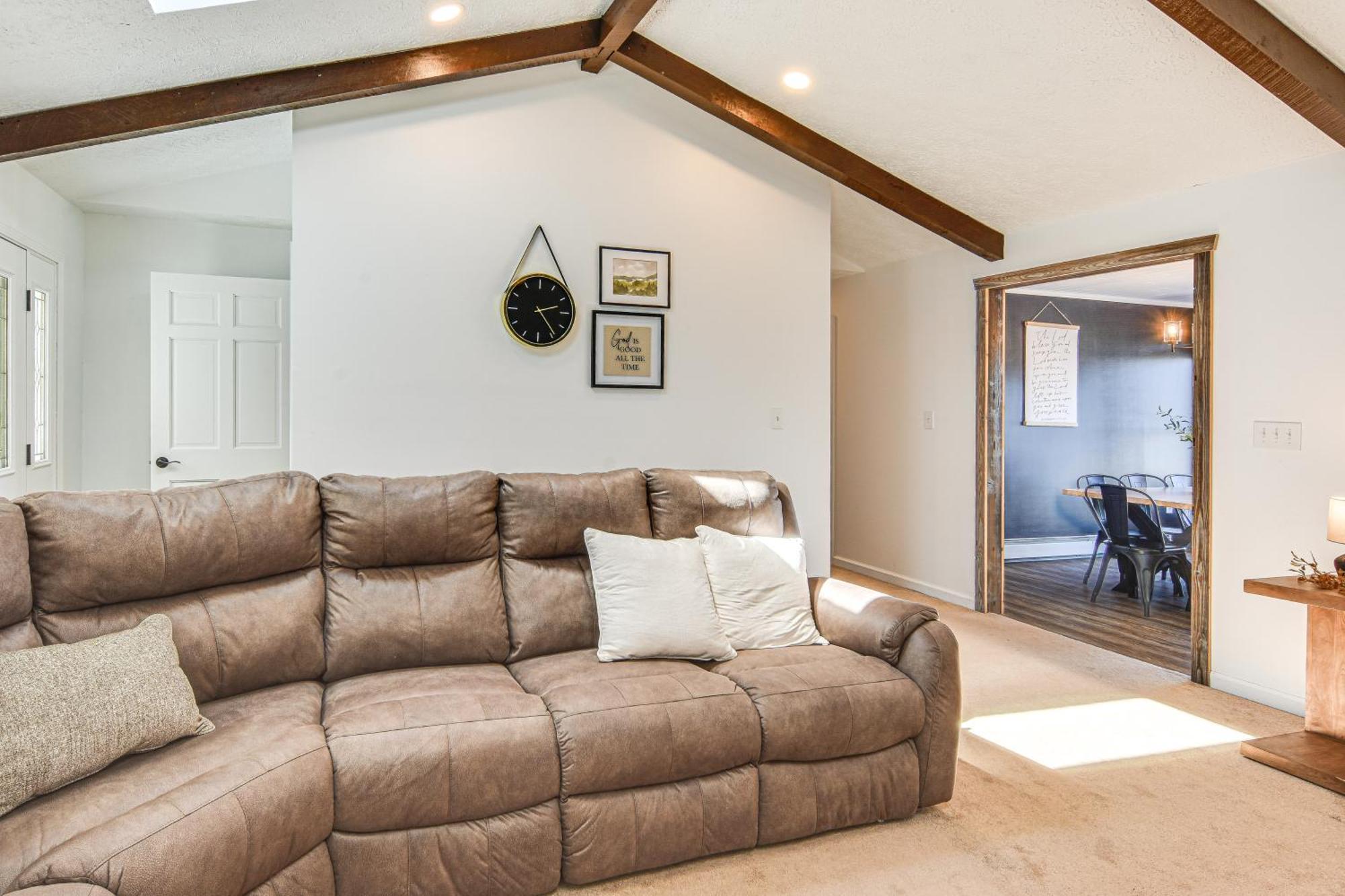Massive And Modern Getaway On 23 Acres! Holiday home *