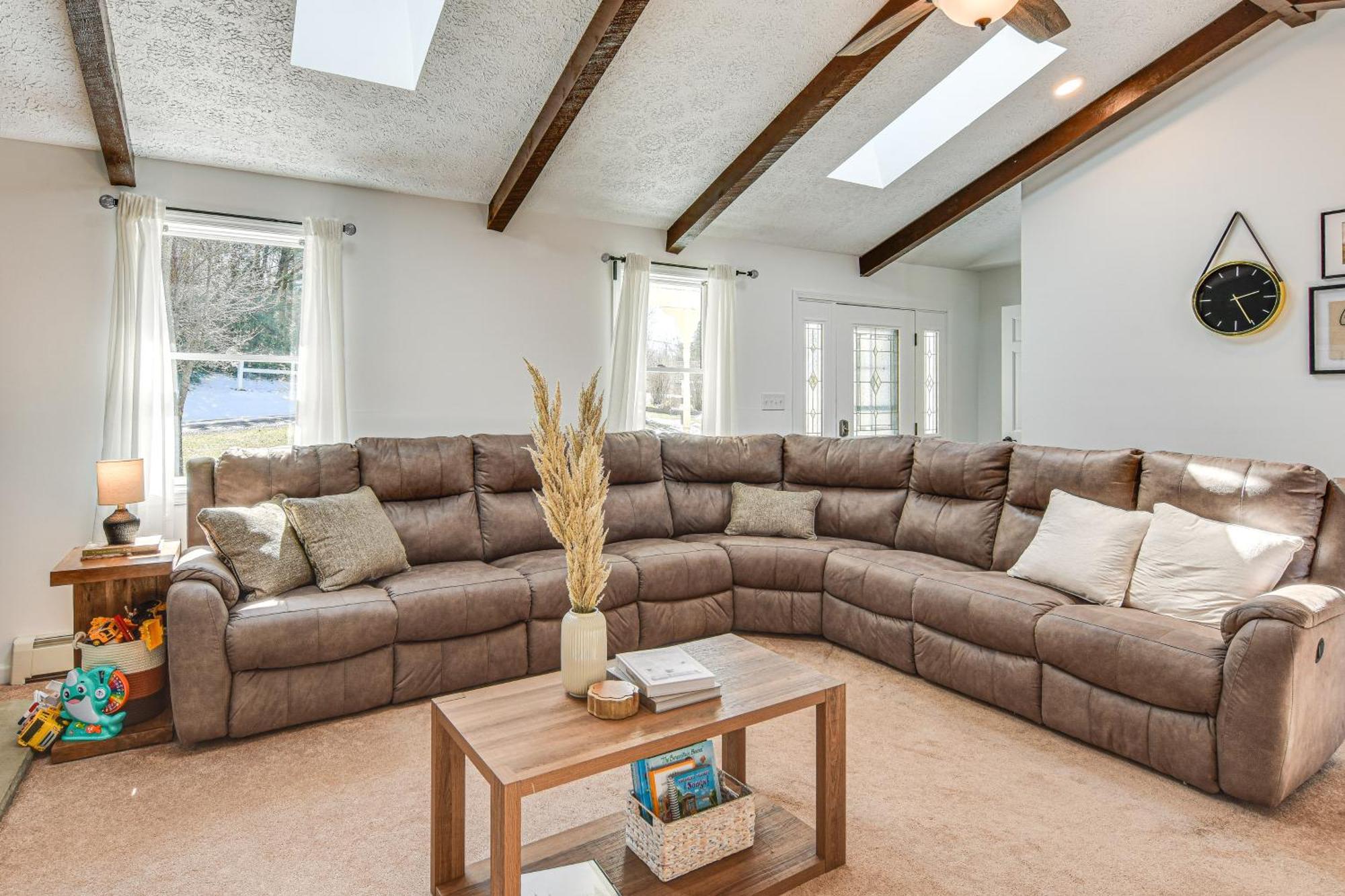 Massive And Modern Getaway On 23 Acres! Holiday home